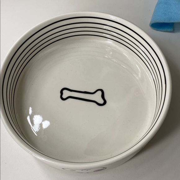 Peanuts Snoopy Pet Bowl with Black and White Design - Picture 3 of 5